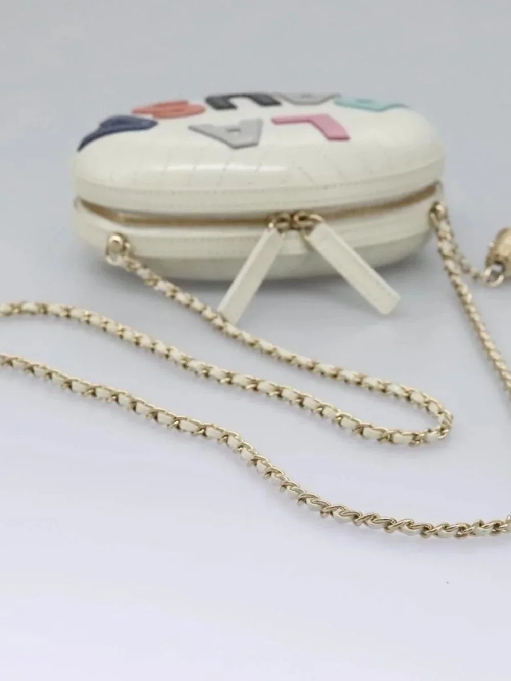 CHANEL V Stitch LA PAUSA Chain Shoulder Bag Leather White CC Auth bs23014SAV
